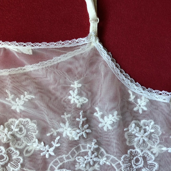 Crochet knit and sheer sleeveless top tank - Picture 4 of 5